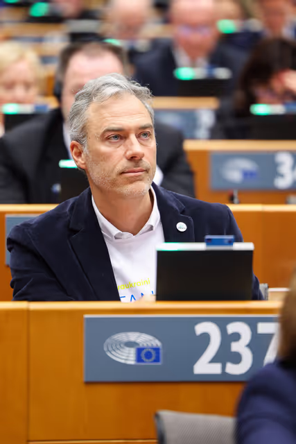 Photo 29: EP Extraordinary Plenary Session - Four years of Russia's war of aggression against Ukraine and European contributions to a just peace and sustained security for Ukraine - Voting session