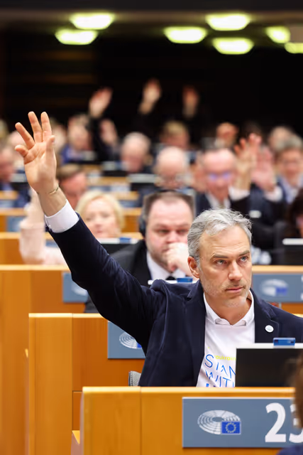 Photo 27: EP Extraordinary Plenary Session - Four years of Russia's war of aggression against Ukraine and European contributions to a just peace and sustained security for Ukraine - Voting session