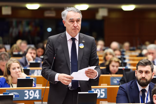 Photo 20: EP Extraordinary Plenary Session - Four years of Russia's war of aggression against Ukraine and European contributions to a just peace and sustained security for Ukraine - Voting session