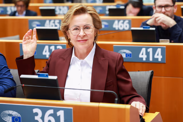Photo 34: EP Extraordinary Plenary Session - Four years of Russia's war of aggression against Ukraine and European contributions to a just peace and sustained security for Ukraine - Voting session