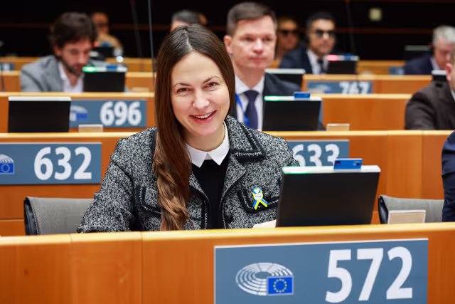 Photo 24: EP Extraordinary Plenary Session - Four years of Russia's war of aggression against Ukraine and European contributions to a just peace and sustained security for Ukraine - Voting session