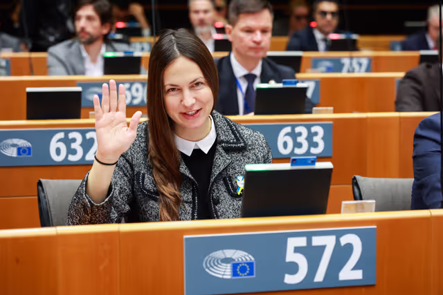 Photo 25: EP Extraordinary Plenary Session - Four years of Russia's war of aggression against Ukraine and European contributions to a just peace and sustained security for Ukraine - Voting session