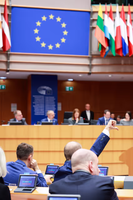Photo 11: EP Extraordinary Plenary Session - Four years of Russia's war of aggression against Ukraine and European contributions to a just peace and sustained security for Ukraine - Voting session