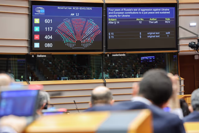 Photo 9: EP Extraordinary Plenary Session - Four years of Russia's war of aggression against Ukraine and European contributions to a just peace and sustained security for Ukraine - Voting session