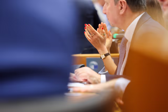 EP Extraordinary Plenary Session - Four years of Russia's war of aggression against Ukraine and European contributions to a just peace and sustained security for Ukraine - Voting session