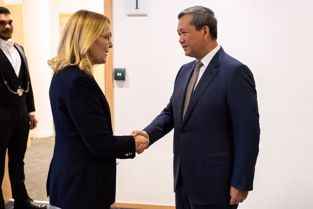 Fotografia 16: Christel SCHALDEMOSE meets with HUN Manet, Prime Minister of Cambodia