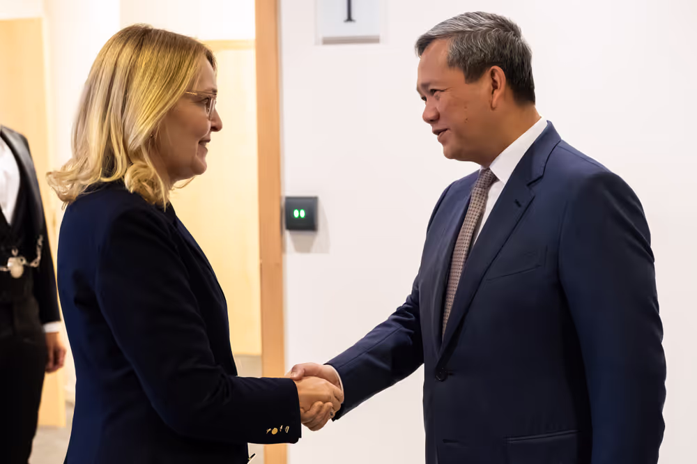 Christel SCHALDEMOSE meets with HUN Manet, Prime Minister of Cambodia