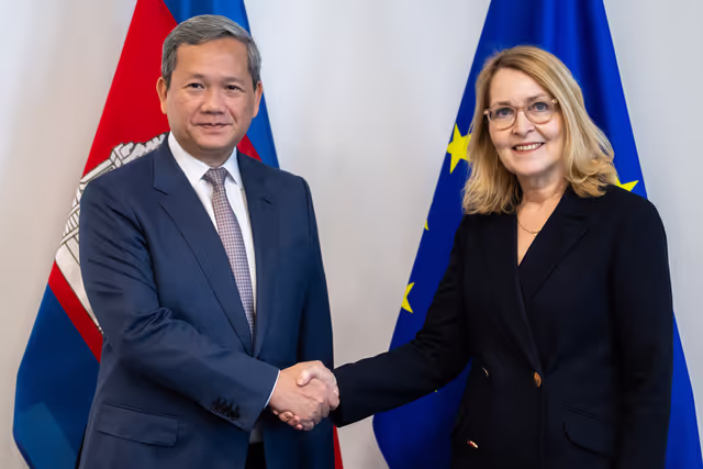 Fotografia 9: Christel SCHALDEMOSE meets with HUN Manet, Prime Minister of Cambodia