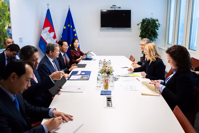 Fotografia 8: Christel SCHALDEMOSE meets with HUN Manet, Prime Minister of Cambodia