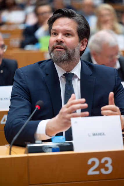 Fotagrafa 17: ECON ENVI LIBE - Voting session