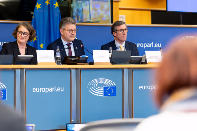 Fotografia 13: CONT - Votes on Discharge 2024: General budget of the EU - European Parliament