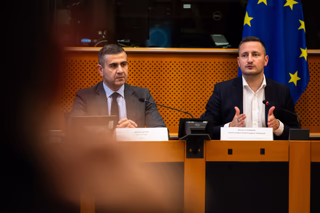 Photo 5: EUVP - Gender Equality & Equal Opportunities Thematic Week - Meeting with Nicolae STEFANUTA