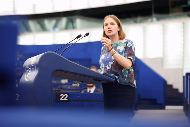 Photo 21: EP Plenary session - Gender pay and pension gap in the EU