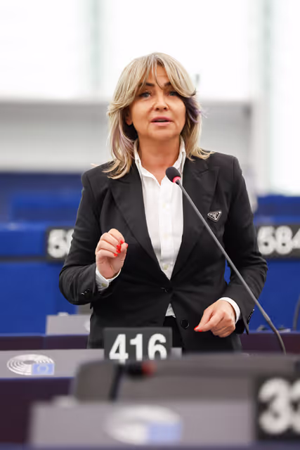 Photo 11: EP Plenary session - Gender pay and pension gap in the EU