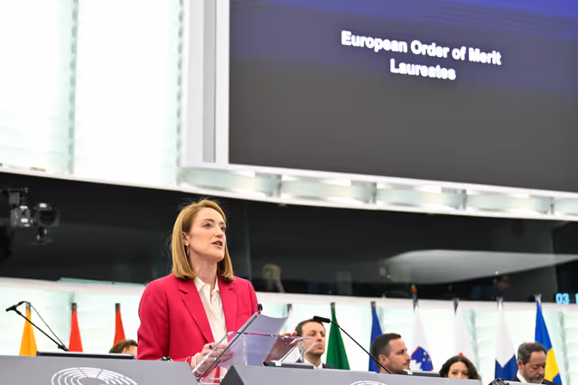 Foto 25: EP Plenary Session - European Parliament Annual Session - Order of merit announcement