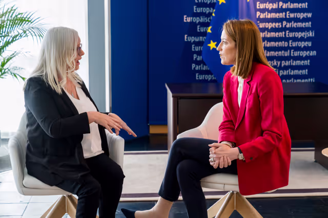 Fotagrafa 3: Roberta METSOLA, EP President meets with Jackie FOX, Coco's Law campaigner
