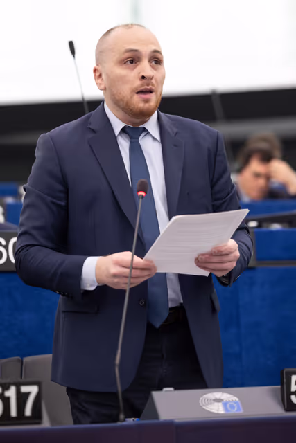 Photo 45: EP Plenary Session- Voting session