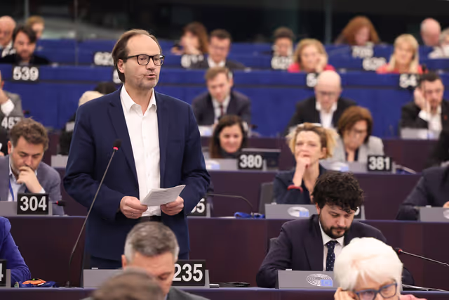 Photo 44: EP Plenary Session- Voting session
