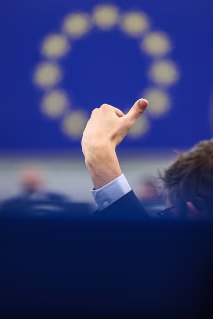Photo 7: EP Plenary Session - Voting session
