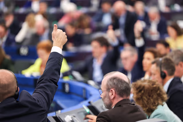 Photo 2: EP Plenary Session - Voting session
