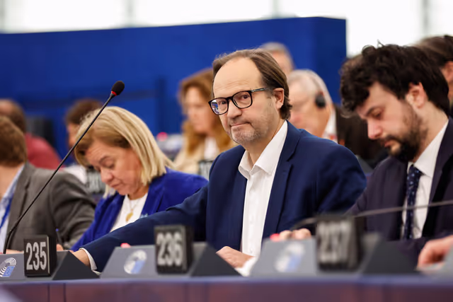 Photo 37: EP Plenary Session - Voting session