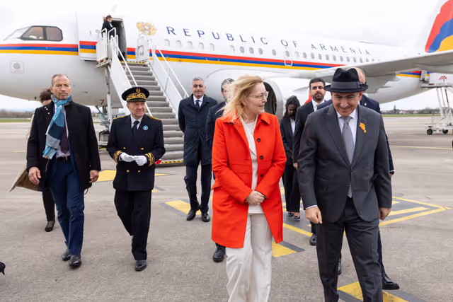 Christel SCHALDEMOSE, Vice-President of the EP, welcomes Nikol PASHINYAN, Armenian Prime Minister, at the airport in Strasbourg