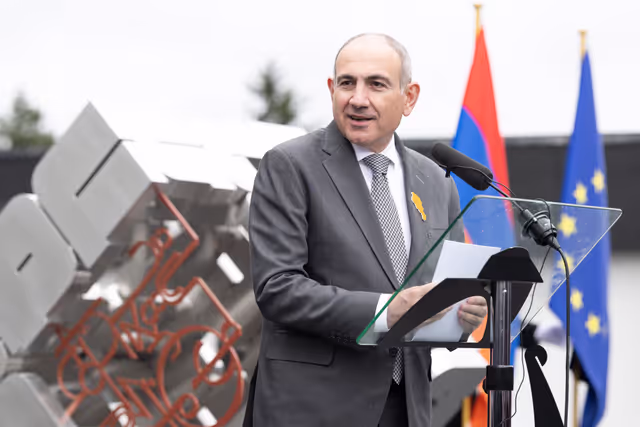 Снимка 42: Roberta METSOLA, EP President and Nikol PASHINYAN, Armenian Prime Minister inaugurate the sculpture ' Armatagir — Script: The Power of Roots, the Strength of Dialogue '