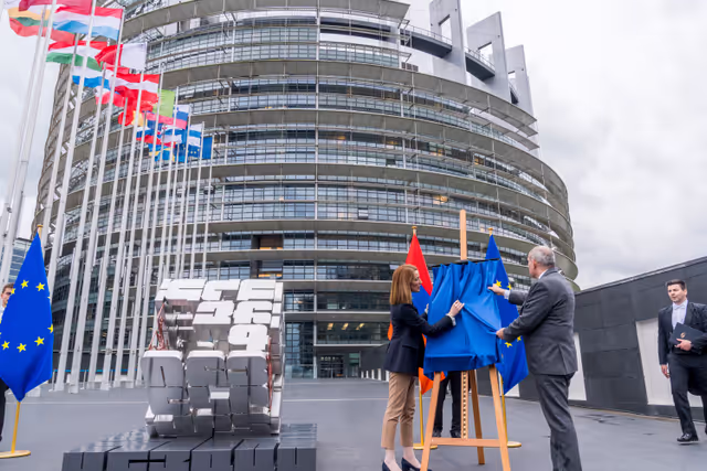 Снимка 30: Roberta METSOLA, EP President and Nikol PASHINYAN, Armenian Prime Minister inaugurate the sculpture ' Armatagir — Script: The Power of Roots, the Strength of Dialogue '