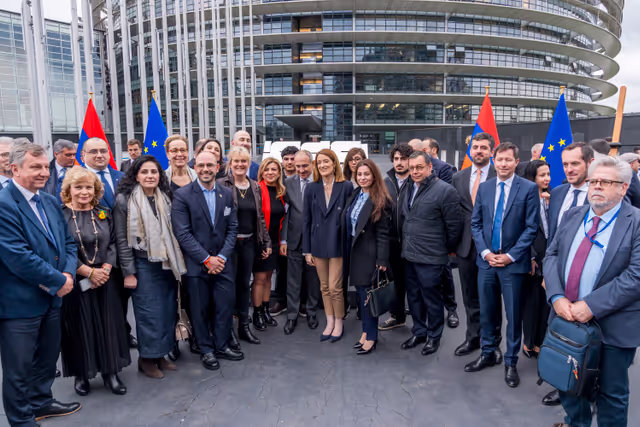 Снимка 20: Roberta METSOLA, EP President and Nikol PASHINYAN, Armenian Prime Minister inaugurate the sculpture ' Armatagir — Script: The Power of Roots, the Strength of Dialogue '
