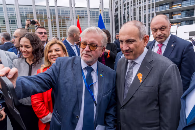 Снимка 13: Roberta METSOLA, EP President and Nikol PASHINYAN, Armenian Prime Minister inaugurate the sculpture ' Armatagir — Script: The Power of Roots, the Strength of Dialogue '
