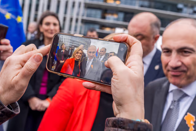 Снимка 12: Roberta METSOLA, EP President and Nikol PASHINYAN, Armenian Prime Minister inaugurate the sculpture ' Armatagir — Script: The Power of Roots, the Strength of Dialogue '