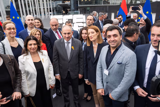 Снимка 21: Roberta METSOLA, EP President and Nikol PASHINYAN, Armenian Prime Minister inaugurate the sculpture ' Armatagir — Script: The Power of Roots, the Strength of Dialogue '