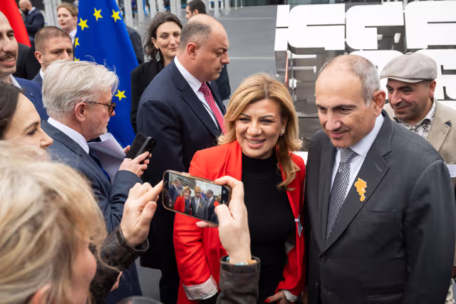 Снимка 14: Roberta METSOLA, EP President and Nikol PASHINYAN, Armenian Prime Minister inaugurate the sculpture ' Armatagir — Script: The Power of Roots, the Strength of Dialogue '