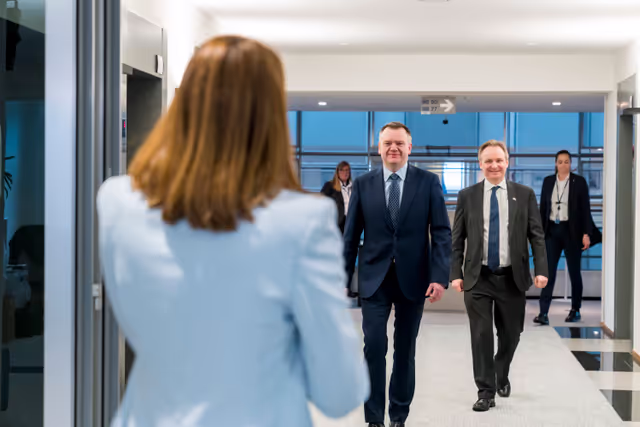 Nuotrauka 3: Roberta METSOLA, EP President meets with Nick THOMAS-SYMONDS, British Minister for the constitution and European Union relations