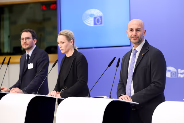 Fotografie 22: Press confrerence on the rise of no-go zones in Europe