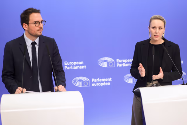 Fotografie 10: Press confrerence on the rise of no-go zones in Europe