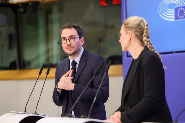 Fotografie 4: Press confrerence on the rise of no-go zones in Europe