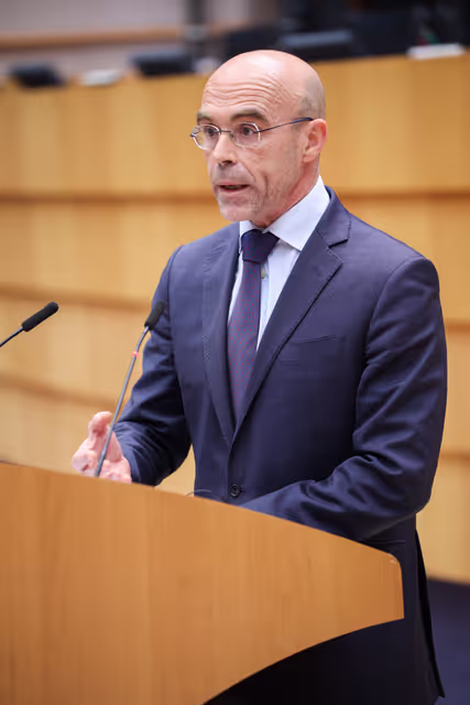 EP Plenary Session - Combating corruption