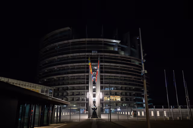 Φωτογραφία 12: The European Parliament in Strasbourg switches off its lights on the occasion of the Earth Hour Day 2025.