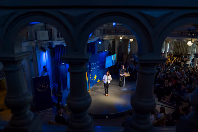Valokuva 11: Official visit by Roberta METSOLA, EP President to Stockholm (Sweden) - Townhall Discussion with Students