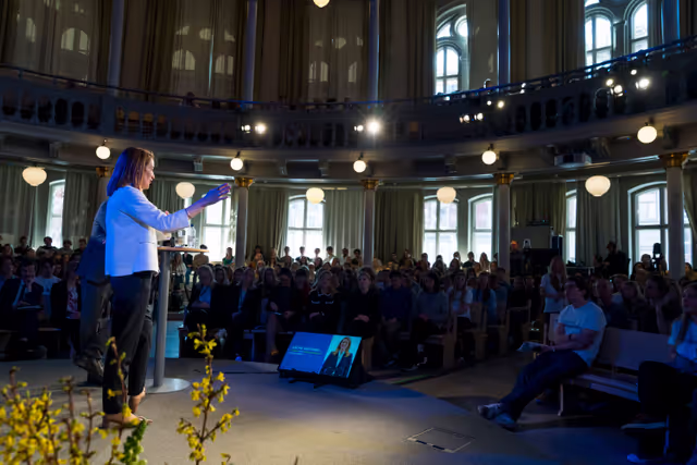 Valokuva 9: Official visit by Roberta METSOLA, EP President to Stockholm (Sweden) - Townhall Discussion with Students