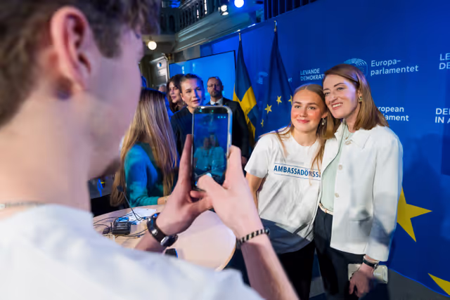 Valokuva 4: Official visit by Roberta METSOLA, EP President to Stockholm (Sweden) - Townhall Discussion with Students