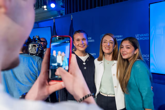 Valokuva 2: Official visit by Roberta METSOLA, EP President to Stockholm (Sweden) - Townhall Discussion with Students