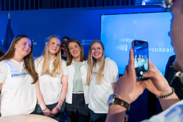 Valokuva 3: Official visit by Roberta METSOLA, EP President to Stockholm (Sweden) - Townhall Discussion with Students