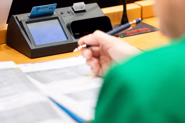 Zdjęcie 13: TRAN Committee: Vote-Revision EU rules on vehicle registration documents