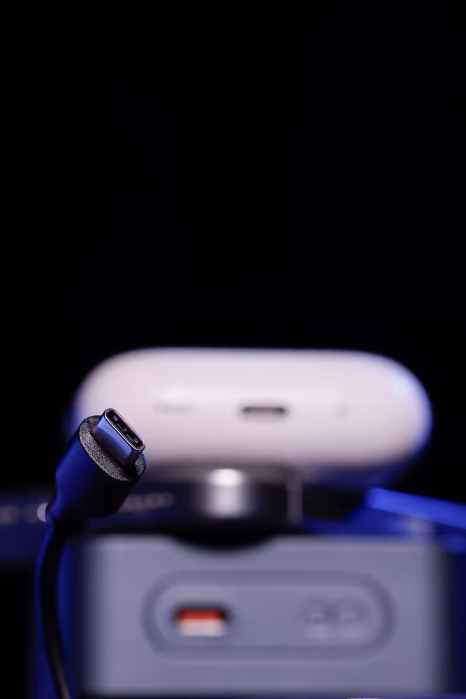 Stockshot : Common charger for laptops, tablets and phones