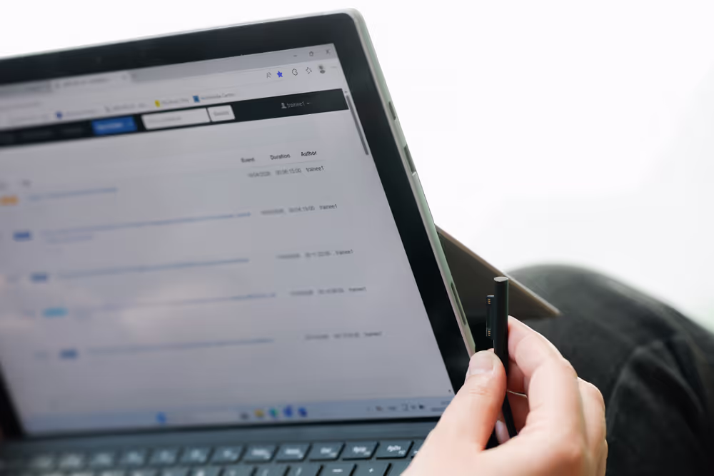 Stockshot : Common charger for laptops, tablets and phones