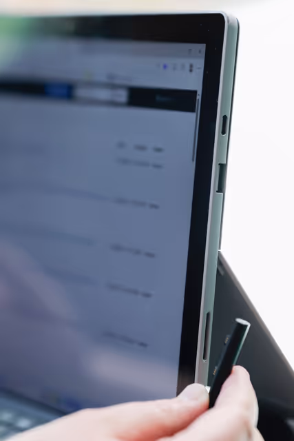 Stockshot : Common charger for laptops, tablets and phones