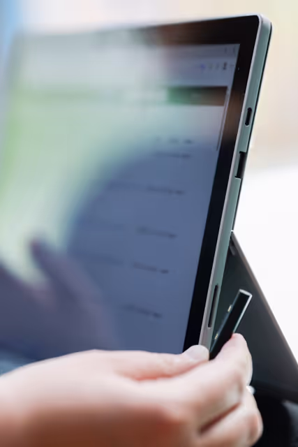 Stockshot : Common charger for laptops, tablets and phones