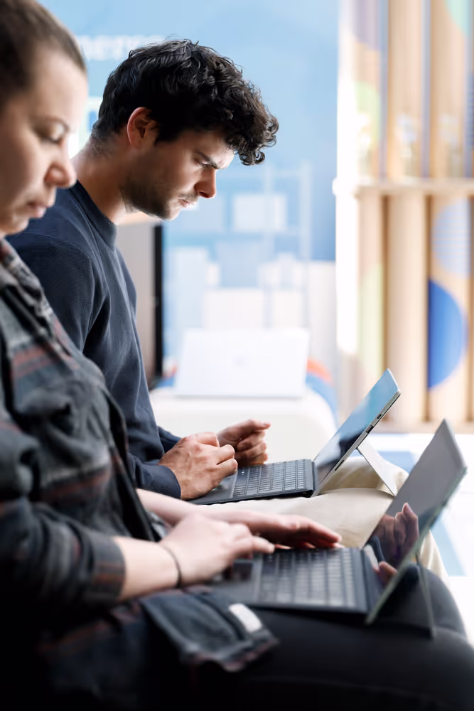 Stockshot : Common charger for laptops, tablets and phones